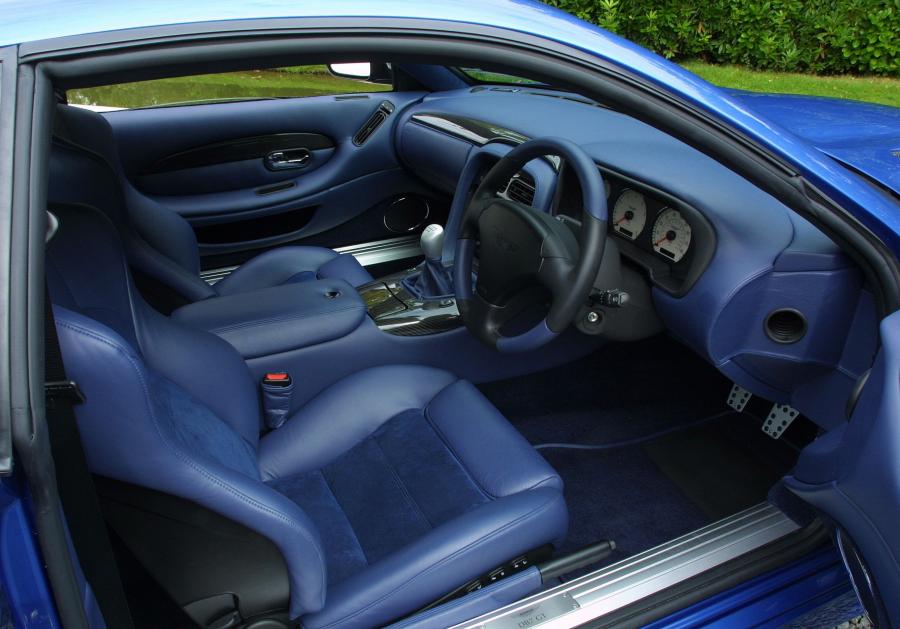 Интерьер Aston Martin DB7 GT 2003 года  (UK) (фото 10 из 24)